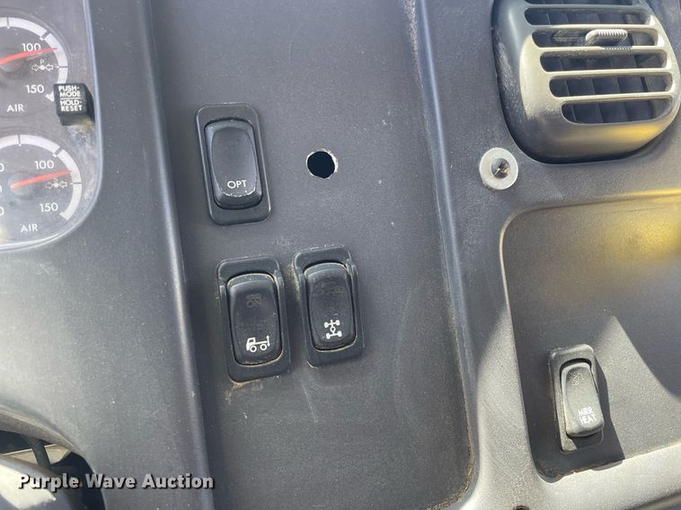 image for item MY9244 2007 Freightliner Business Class M2  roll-off container truck