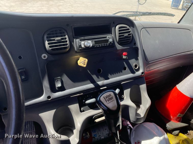 image for item MY9244 2007 Freightliner Business Class M2  roll-off container truck