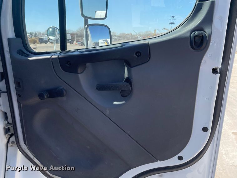 image for item MY9244 2007 Freightliner Business Class M2  roll-off container truck