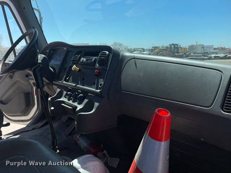 image for item MY9244 2007 Freightliner Business Class M2  roll-off container truck