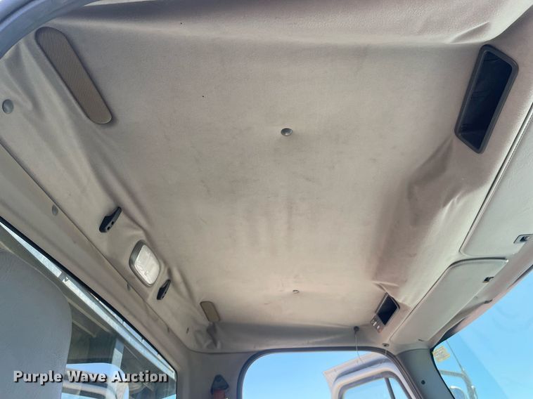 image for item MY9244 2007 Freightliner Business Class M2  roll-off container truck