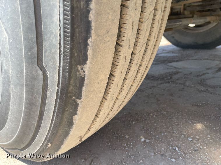 image for item MY9244 2007 Freightliner Business Class M2  roll-off container truck