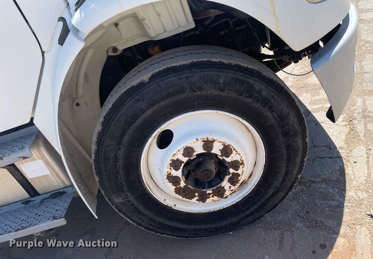 image for item MY9244 2007 Freightliner Business Class M2  roll-off container truck