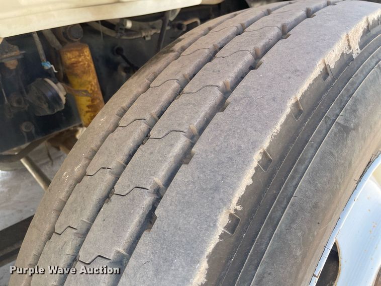 image for item MY9244 2007 Freightliner Business Class M2  roll-off container truck