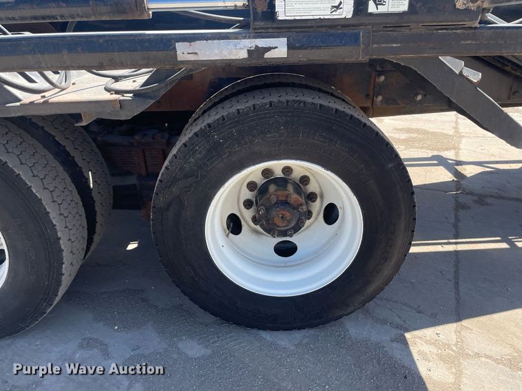 image for item MY9244 2007 Freightliner Business Class M2  roll-off container truck