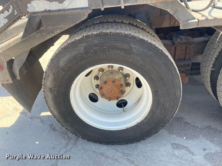 image for item MY9244 2007 Freightliner Business Class M2  roll-off container truck