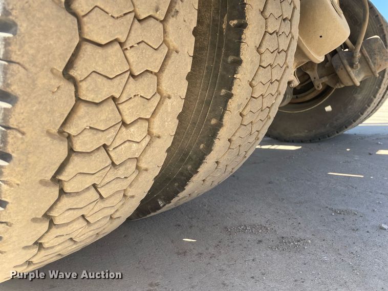 image for item MY9244 2007 Freightliner Business Class M2  roll-off container truck