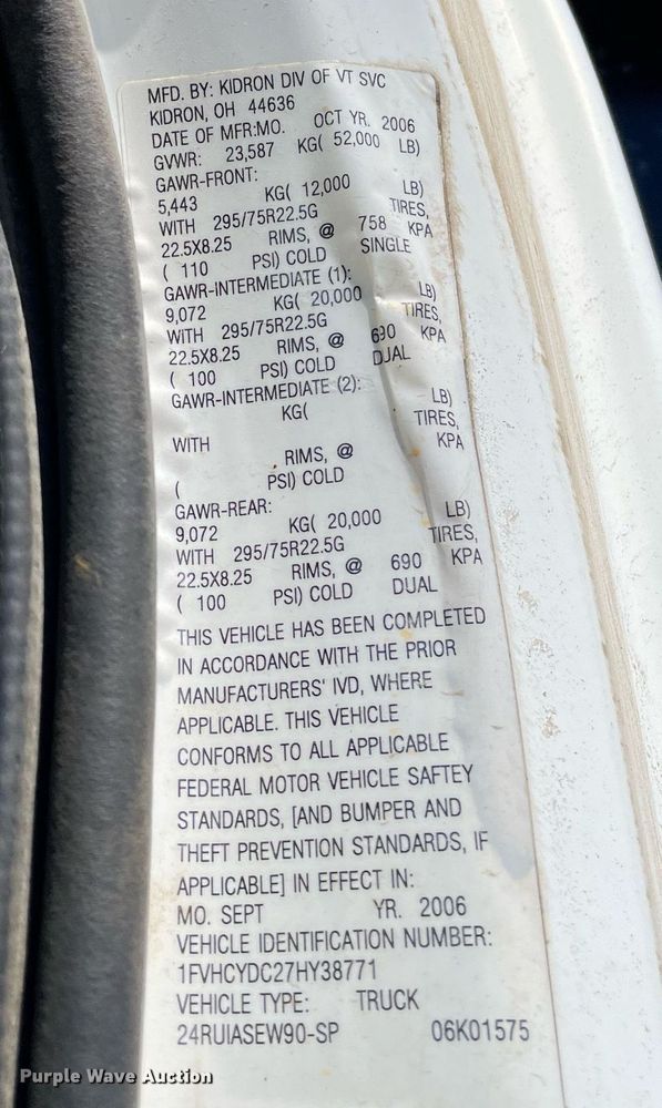 image for item MY9244 2007 Freightliner Business Class M2  roll-off container truck