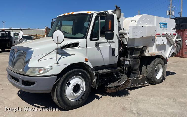 image for item MY9245 2011 International 4300  street sweeper truck