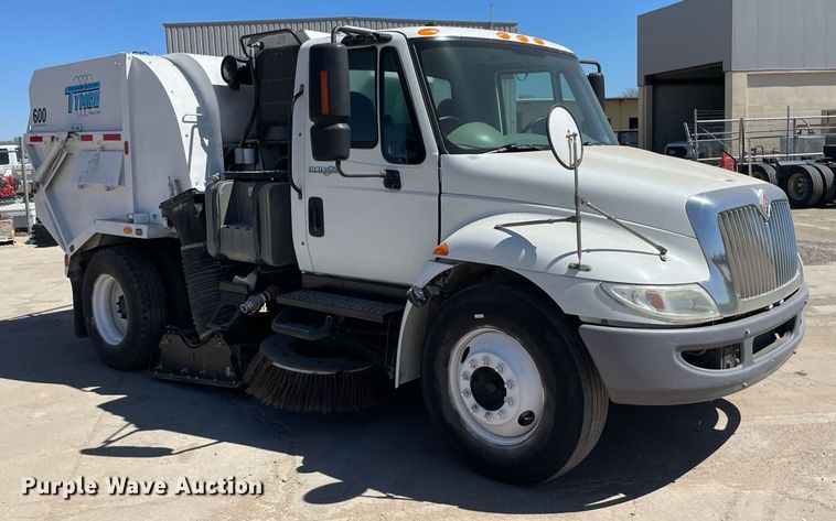image for item MY9245 2011 International 4300  street sweeper truck