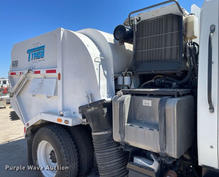 image for item MY9245 2011 International 4300  street sweeper truck