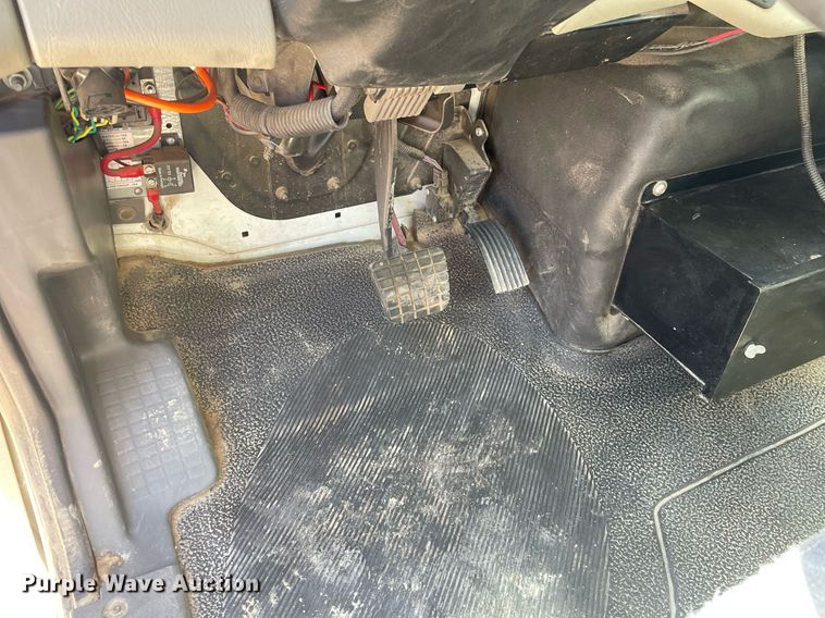 image for item MY9245 2011 International 4300  street sweeper truck