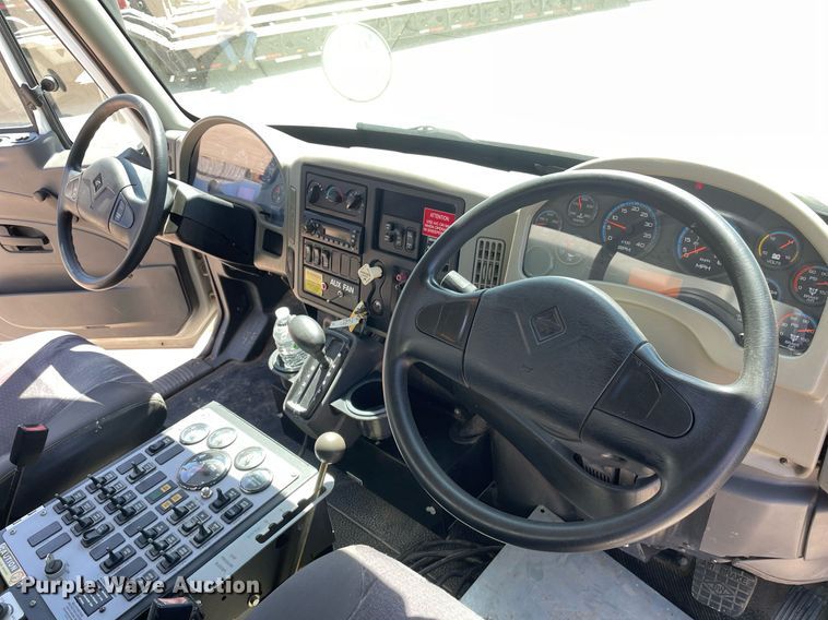 image for item MY9245 2011 International 4300  street sweeper truck