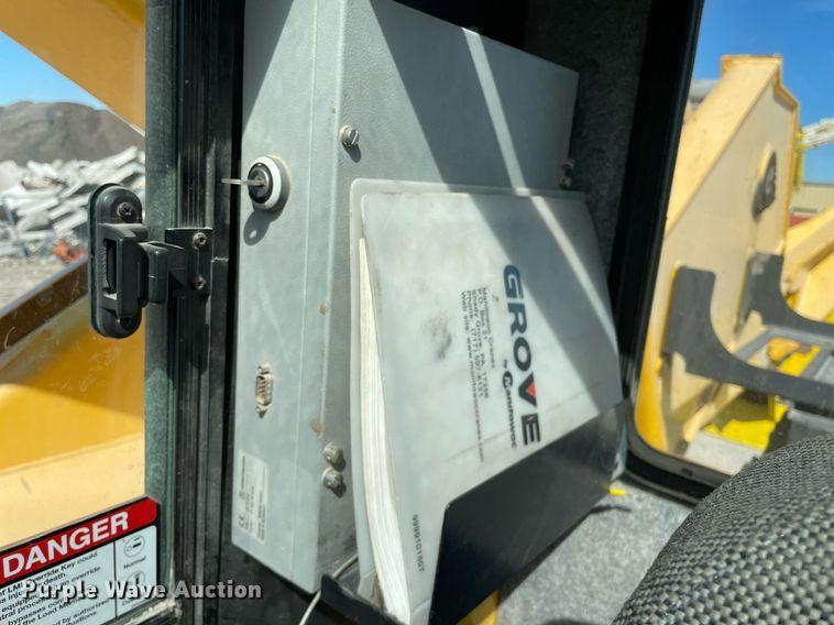 image for item MY9248 2007 Grove RT875E  crane