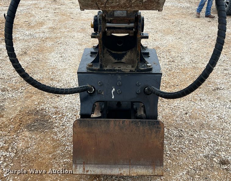 image for item MY9554 2015 Caterpillar CVP75  excavator plate compactor