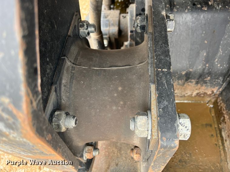 image for item MY9554 2015 Caterpillar CVP75  excavator plate compactor