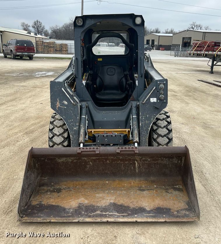 image for item MY9555 2015 John Deere 318E  skid steer loader