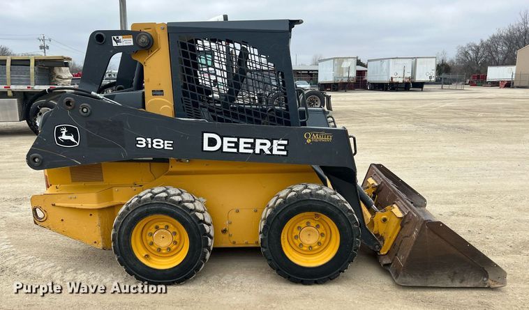image for item MY9555 2015 John Deere 318E  skid steer loader