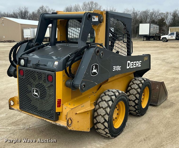 image for item MY9555 2015 John Deere 318E  skid steer loader