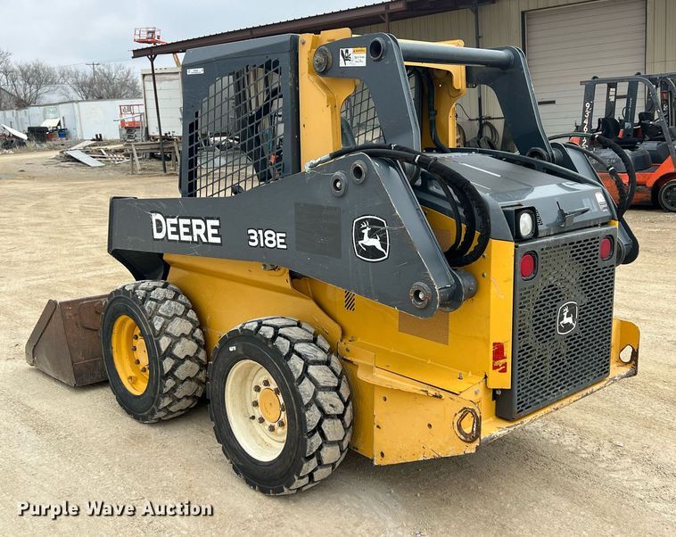 image for item MY9555 2015 John Deere 318E  skid steer loader