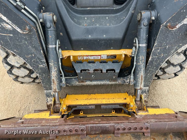 image for item MY9555 2015 John Deere 318E  skid steer loader