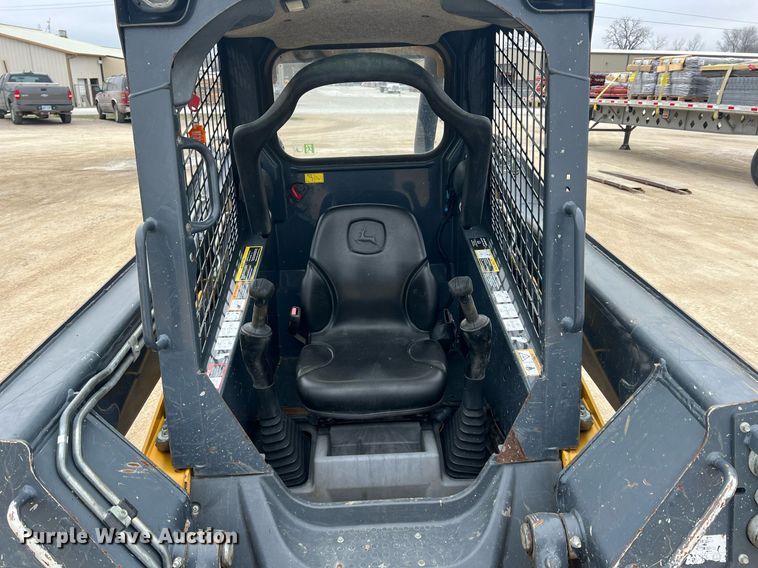 image for item MY9555 2015 John Deere 318E  skid steer loader