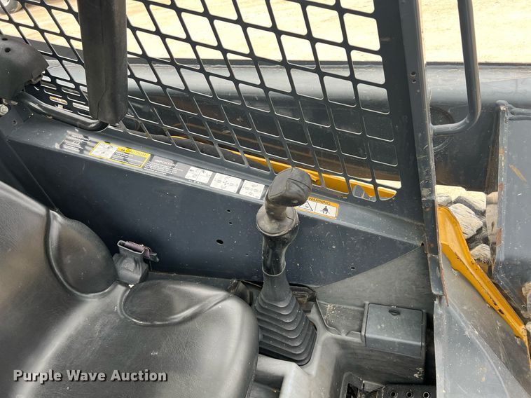 image for item MY9555 2015 John Deere 318E  skid steer loader