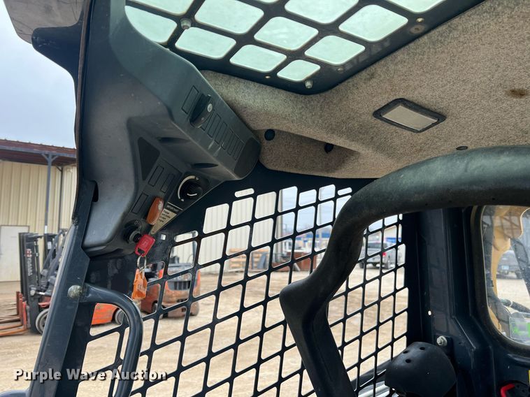 image for item MY9555 2015 John Deere 318E  skid steer loader