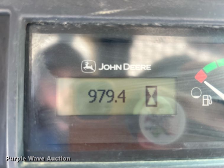 image for item MY9555 2015 John Deere 318E  skid steer loader