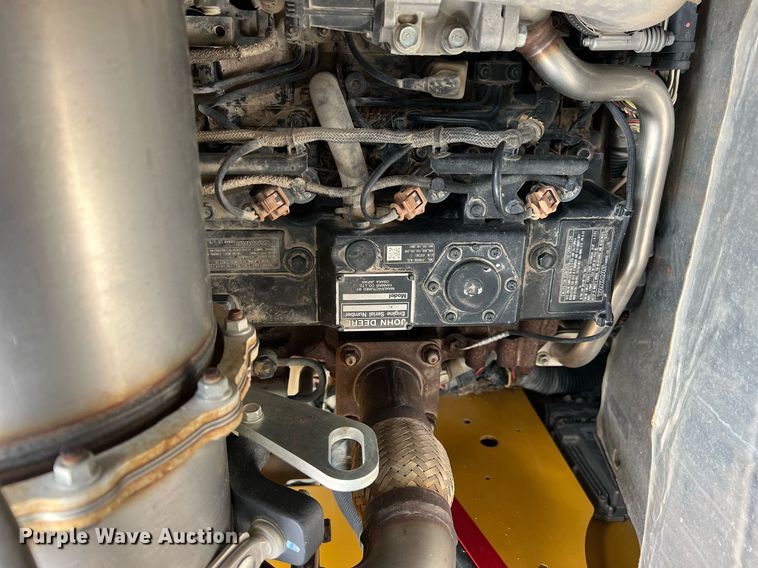 image for item MY9555 2015 John Deere 318E  skid steer loader