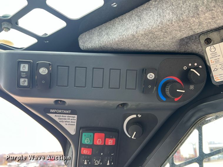 image for item MY9556 2021 John Deere 320G  skid steer loader