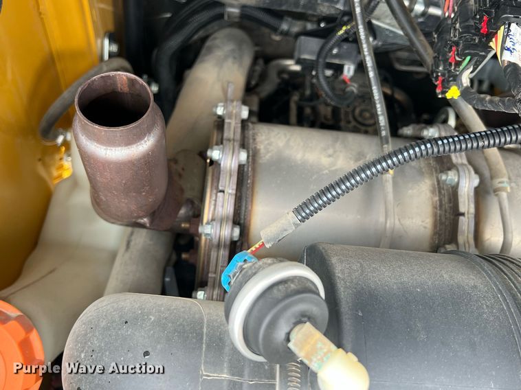 image for item MY9556 2021 John Deere 320G  skid steer loader