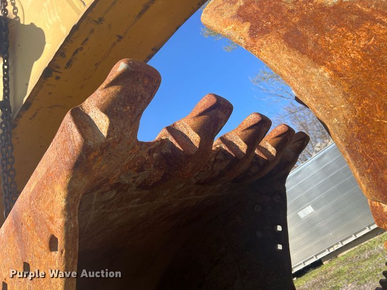 image for item MY9570 1999 Komatsu PC300LC  excavator