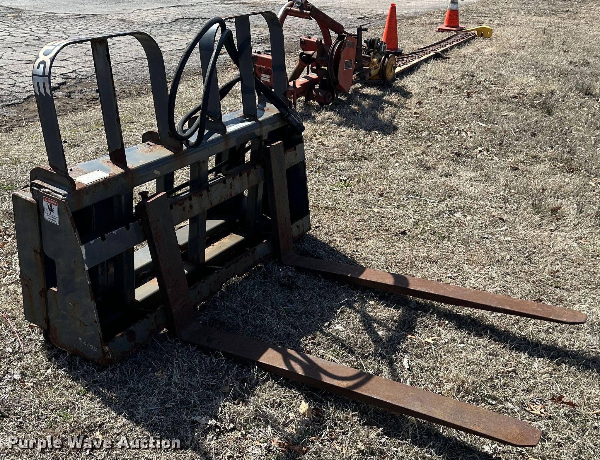 2017 Edge Attachments HDS42B0500 skid steer forks in Bonner Springs, KS Item LN9151 for sale