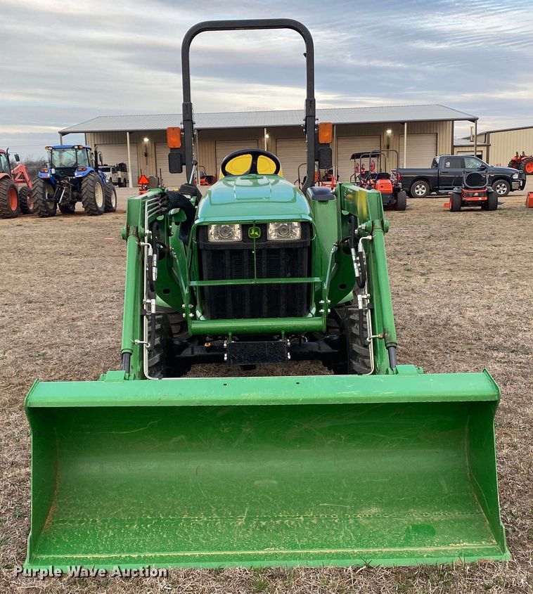 image for item DL7093 2017 John Deere 3032E  MFWD tractor
