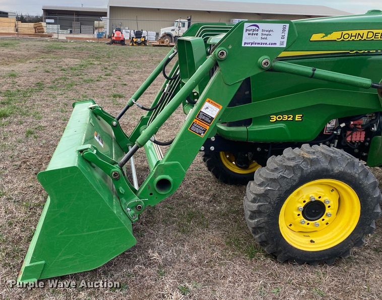image for item DL7093 2017 John Deere 3032E  MFWD tractor