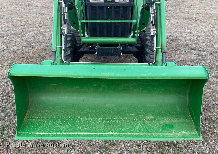 image for item DL7093 2017 John Deere 3032E  MFWD tractor