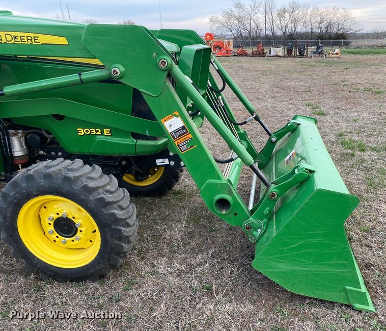 image for item DL7093 2017 John Deere 3032E  MFWD tractor