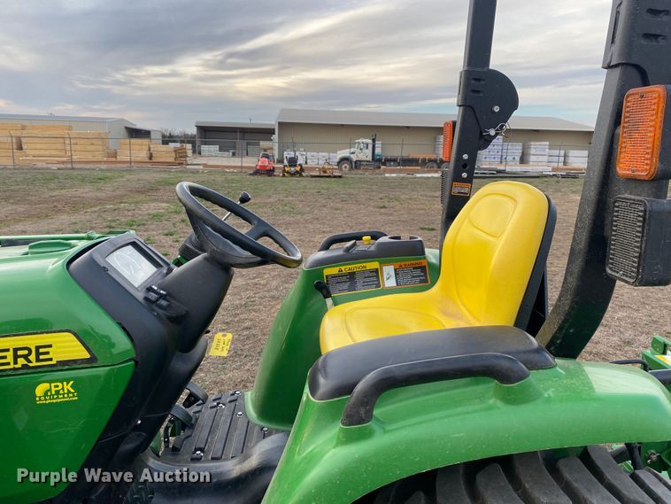 image for item DL7093 2017 John Deere 3032E  MFWD tractor