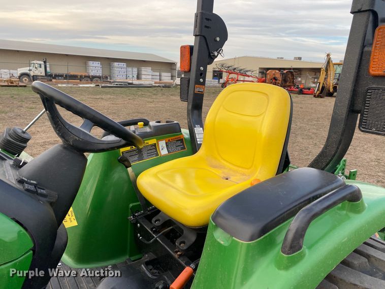 image for item DL7093 2017 John Deere 3032E  MFWD tractor