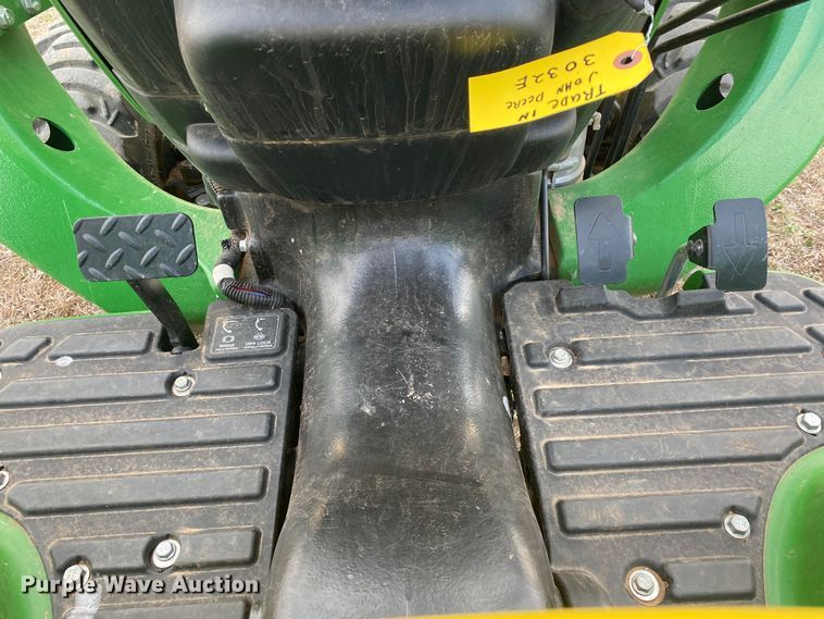 image for item DL7093 2017 John Deere 3032E  MFWD tractor