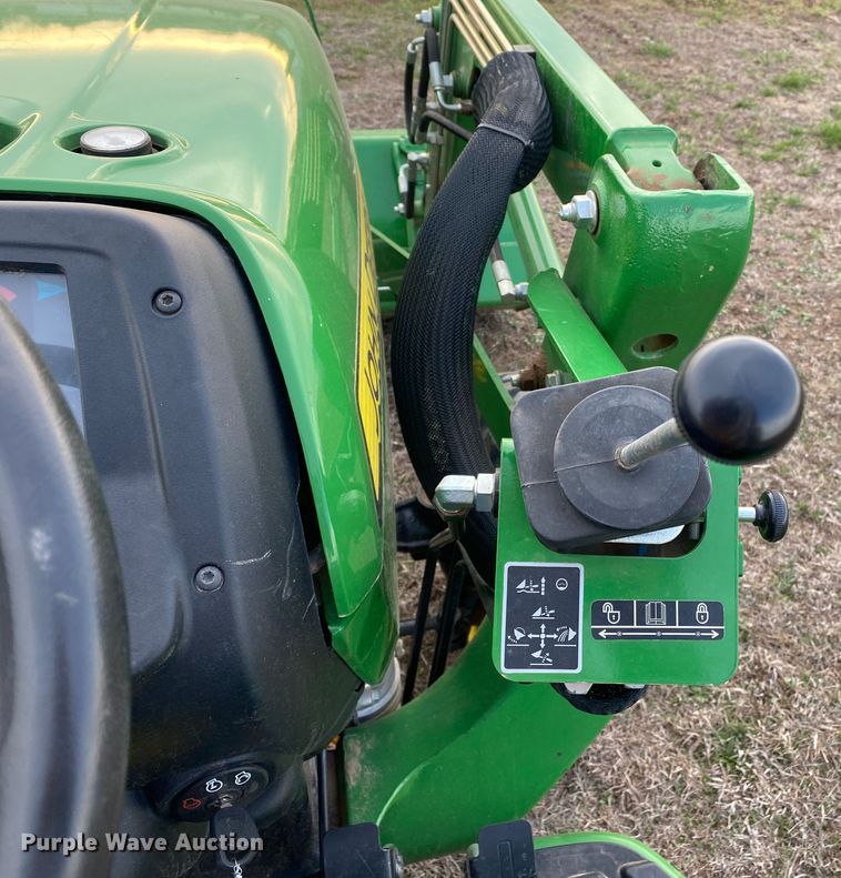 image for item DL7093 2017 John Deere 3032E  MFWD tractor