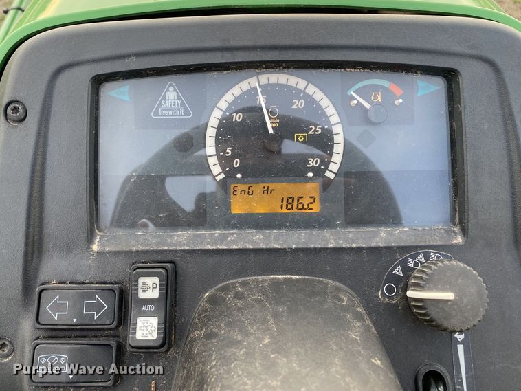 image for item DL7093 2017 John Deere 3032E  MFWD tractor