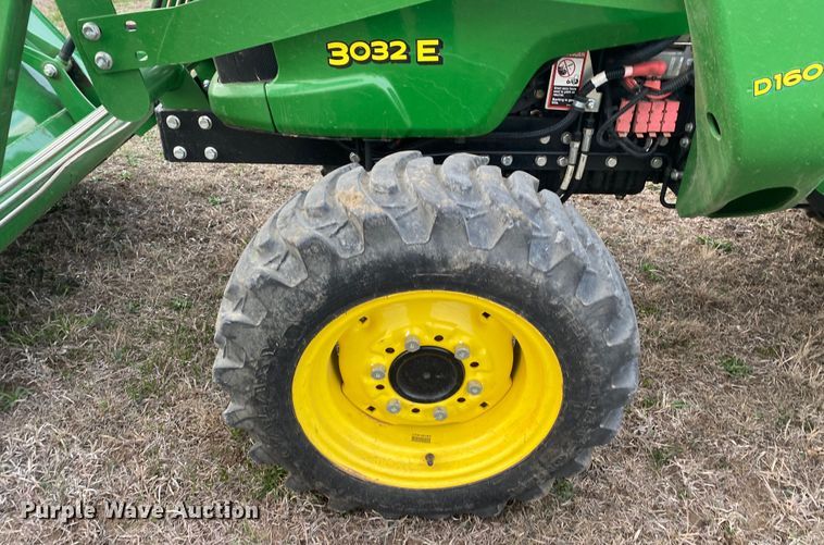 image for item DL7093 2017 John Deere 3032E  MFWD tractor