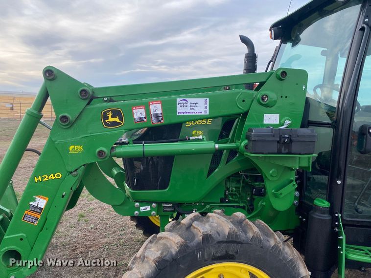 image for item DL7095 2017 John Deere 5065E  MFWD tractor