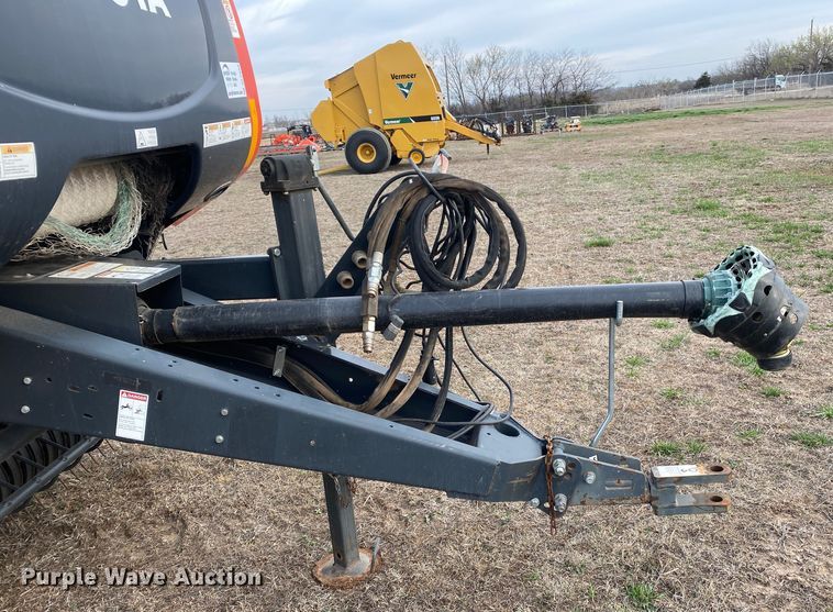 image for item DL7096 2015 Kubota BV4160 round baler