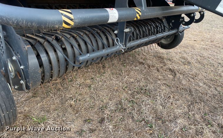 image for item DL7096 2015 Kubota BV4160 round baler