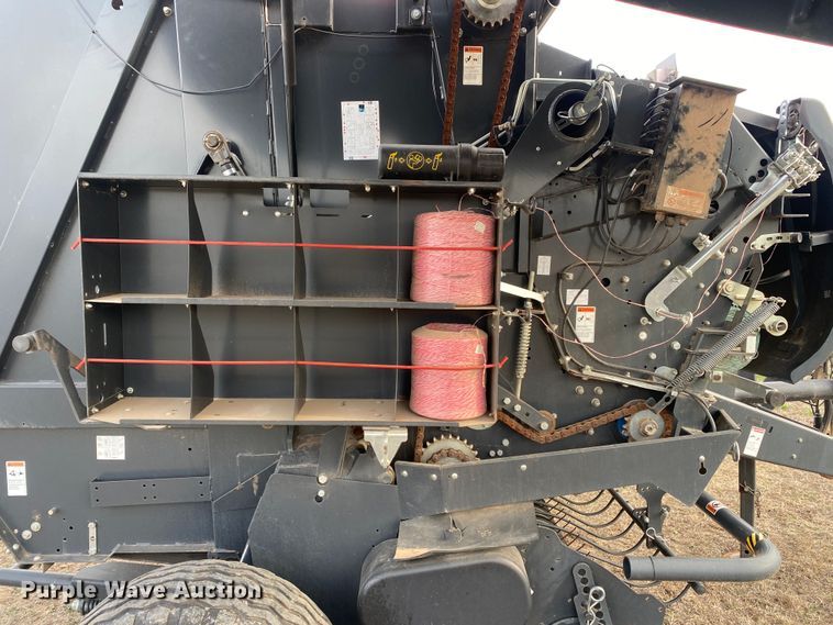 image for item DL7096 2015 Kubota BV4160 round baler