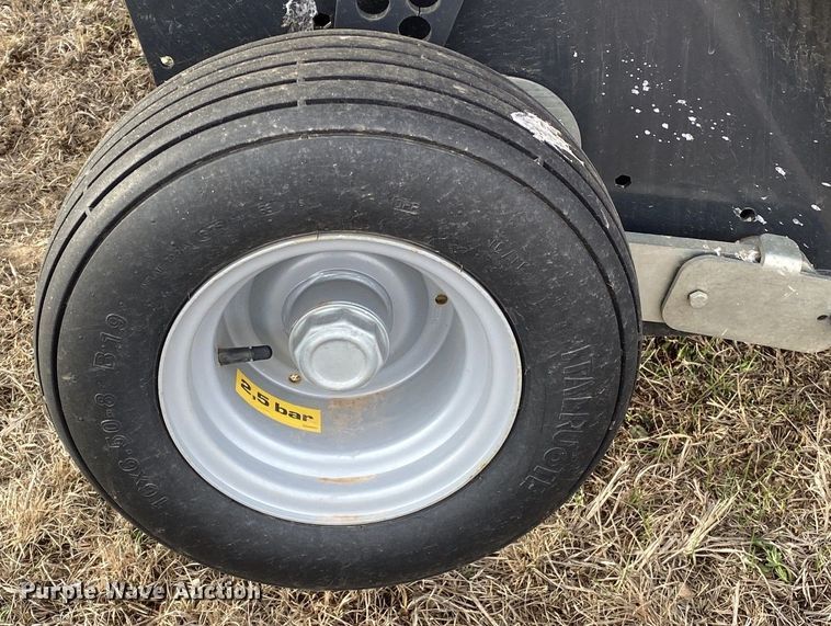 image for item DL7096 2015 Kubota BV4160 round baler