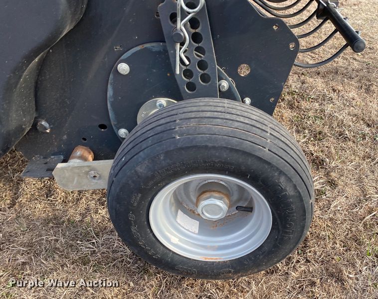 image for item DL7096 2015 Kubota BV4160 round baler